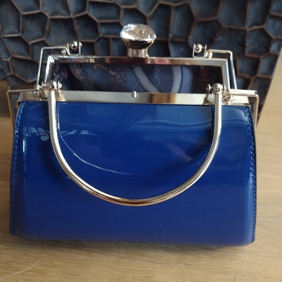 Gorgeous Blue Purse - Picture 5 of 5